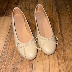 Quince Italian Leather Bow Flat